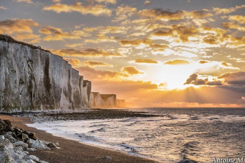 Idealement Situe "Le Studio" Les Locations Isahora Sont Aussi A 2 Pas Du Chateau D'Eu, Des Falaises Du Treport, De Mers Les Bains Et Aux Portes De La Baie De Somme อู  ภายนอก รูปภาพ