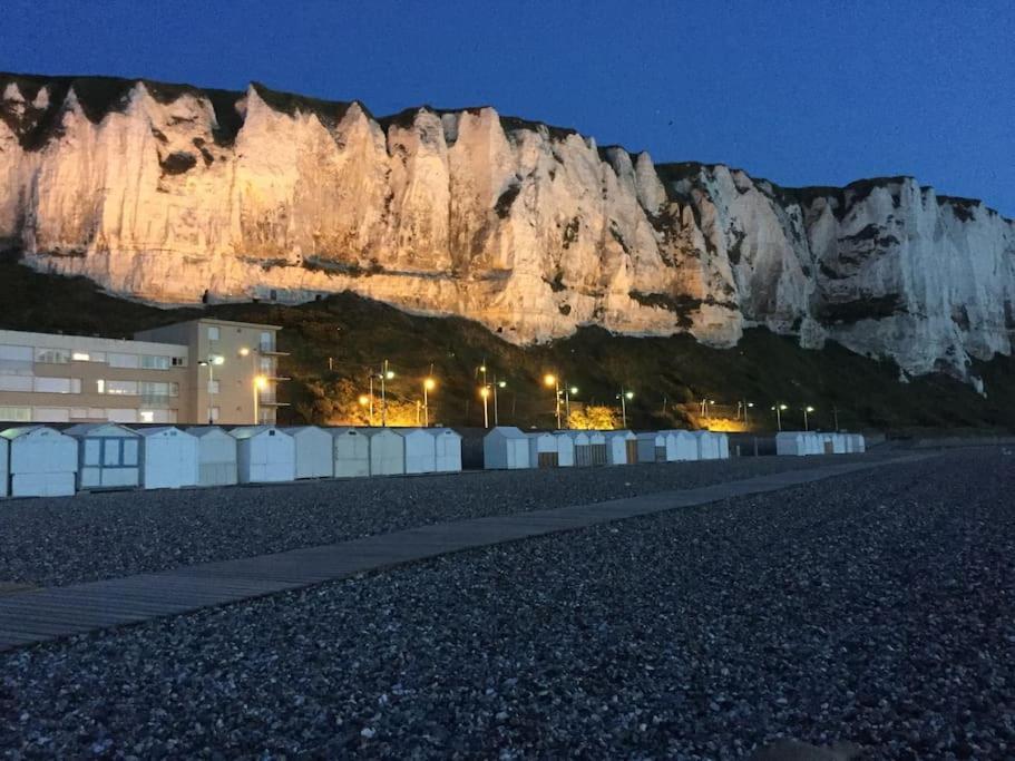 Idealement Situe "Le Studio" Les Locations Isahora Sont Aussi A 2 Pas Du Chateau D'Eu, Des Falaises Du Treport, De Mers Les Bains Et Aux Portes De La Baie De Somme อู  ภายนอก รูปภาพ