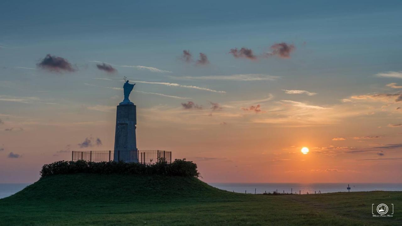Idealement Situe "Le Studio" Les Locations Isahora Sont Aussi A 2 Pas Du Chateau D'Eu, Des Falaises Du Treport, De Mers Les Bains Et Aux Portes De La Baie De Somme อู  ภายนอก รูปภาพ